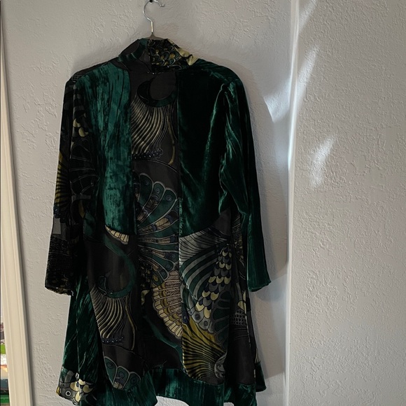 Elegant Green and Black Women's Kimono Jacket - Picture 2 of 13